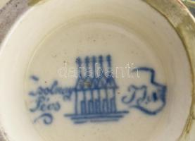 cca 1882 Zsolnay pillangó mintás kisváza. Szűkülő talapzaton kehely alakú vázatest, pillangó és virá...