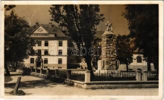 1942 Érsekújvár, Nové Zámky; Kat. Szt. Imre polgári fiú iskola, Török uralom alóli felszabadulás emlékműve / Catholic school, monument to the Liberation from Turkish rule (fl)