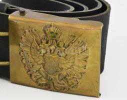 Osztrák-Magyar Monarchia, címeres réz katonai övcsat, modern bőrövvel, 68x50 mm