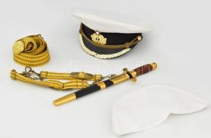 Szovjet tengerésztiszti tányérsapka (tartalék vászonnal), dísztőr és öv / Soviet Navy officers hat, dagger and belt