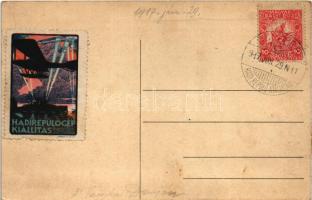 IV. Károly királyunk beszélget legidősebb pilótánkkal, Bier Henrik tart. főhadnaggyal, a Magy. Lloyd...