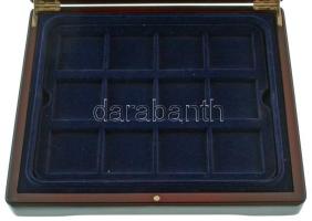 Mahagóni fa éremtartó kazetta bársonybéléssel, 1db kivehető tálcával, 12db férőhellyel, egyenként ma...