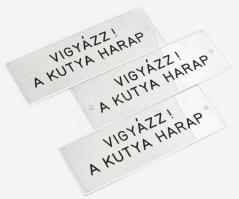 3 darab Vigyázz!!! A kutya harap gravírozott fémtábla, 20x7 cm