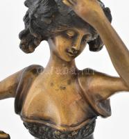 Szecessziós jellegű bronzírozott fém női szobor márvány talapzaton. Jelzés nélkül. 41 cm