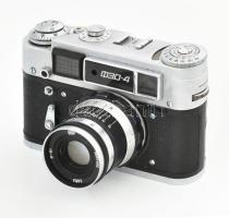 FED 4 szovjet fényképezőgép, Industar 61 2,8/53 objektívvel, eredeti bőr tokjában