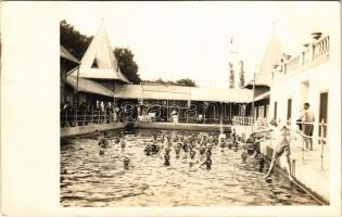 Bucharest, Bukarest, Bucuresti, Bucuresci; swimming pool, bathers, spa. Foto Lux photo (EK)