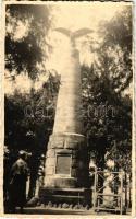 Fehéregyháza, Albesti; Segesvári csata honvéd emlékműve, Petőfi sírja / 1848-49 Heroes&#039; monument of the Sighisoara Battle, obelisk. photo (EK)