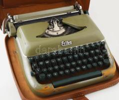 cca 1950 Erika írógép magyar billentyűzettel, bőr dobozban, kopott állapotban, 36x36x16 cm / ca 1950 Erika typewriter in leather case, in worn condition, 36x36x16 cm