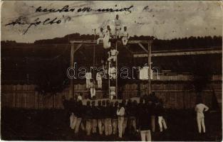 1903 Kolozsvár, Cluj; gyakorlatozó osztrák-magyar katonák csoportja / Austro-Hungarian K.u.K. military, group of soldiers exercising. photo (EB)