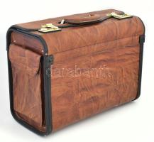 Számzáras bőr koffer, jó állapotban, 45x34x21 cm