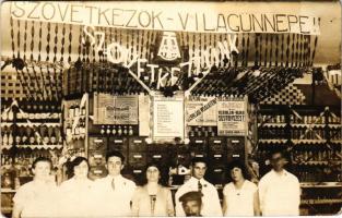 1929 Budapest, Szövetkezők világünnepe, 8. sz. lerakat Szövetkezzünk! felirattal, eladók csoportja. photo (EK)