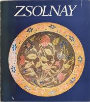 Zsolnay Teréz-M. Zsolnay Margit-Sikota Győző: Zsolnay. A gyár és a család története 1863-1948. A gyár története 1948-1973. Bp., 1975, Corvina Kiadó, 236+48 p. Első kiadás. Szövegközti illusztrációkkal és porcelán jelzésekkel, fekete-fehér, és színes képekkel illusztrált. Kiadói egészvászon-kötés, kiadói papír védőborítóval, kis szakadással