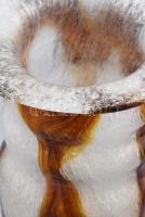 Iparművész üvegváza, jegecelt üvegtestbe olvasztott barna szálakkal, jelzés nélkül, kis kopással, m:...