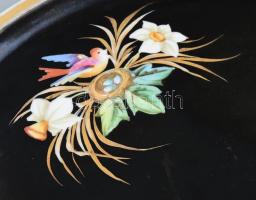 Szecessziós porcelán szervírozótálca. Áttört mintás fogórésszel, felületén fekete fonton kézzel fest...