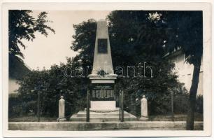 Csallóköztárnok, Tyrnaugedl, Trnávka; Hősök szobra, emeltette a Róm. kath. Ifjúsági egyesület / military heroes statue. photo (fl)