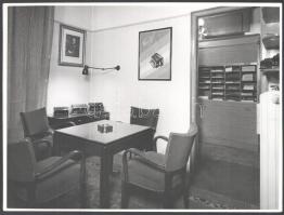 cca 1930-1940 Facit írógép irodabelső, kirakat, 5 db fotó, 23,5×17,5 cm