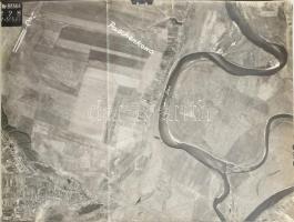 cca 1942-1944 Magyar katonák a Don-kanyarban, albumba ragasztott fotók, rajzok, stb., vegyes méretű ...