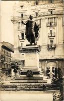Budapest V. Báró Eötvös József szobra, Dunapalota Ritz szálloda