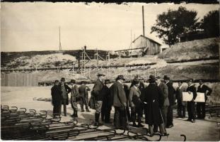 1926 Lillafüred (Miskolc), Mayer miniszter úr megtekinti az alapozást a lillafüredi Palotaszálló építése során. photo