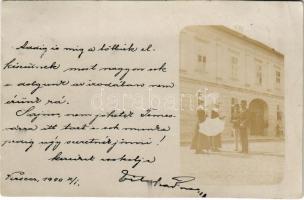 1900 Versec, Werschetz, Vrsac; randevú a parancsnokság előtt / rendezvous in front of the military headquarters. photo (EK)