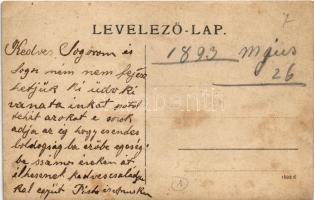 Embercsoport (férfiak, nők, gyerekek) egy épülő ház előtt, munkások (?) photo (EK)