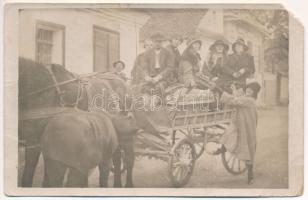 1922 Pürkerec, Purcareni; csoportkép a lovasszekéren / group photo on horse-drawn carriage (EM)