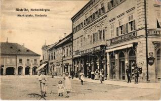 1913 Beszterce, Bistritz, Bistrita; Marktplatz Nordseite, Apotheke / Piac tér északról, C. W. Knopp bazár, Kollmann és Keresztes üzlete, Gyógyszertár. C. W. Schnell könyvkereskedése és saját kiadása / marketplace, bazaar, shops, pharmacy, publisher&#039;s shop (Rb)