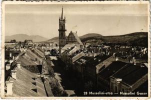 1943 Beszterce, Bistritz, Bistrita; Mussolini utca, evangélikus templom / street view, Lutheran church (fa)