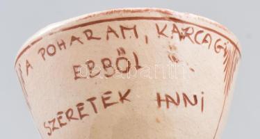 6 db lerakhatatlan áldomás ivó kerámia csésze. Mázas kerámia, humoros feliratokkal d: 7 cm