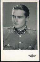 cca 1942 Huszár Gyula műszaki hadnagy (?) fotója, Szentes Géza György budapesti műterméből, 14x9 cm