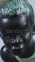 Izsépy Margit: Afrikai nő. Kerámia, jelzéssel, kis lepattanással, m: 25 cm