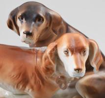 Royal Dux vadászkutya pár, terv: Hermann Schubert. Jelzéssel, hibátlan, mázrepedésekkel, 40x20x26 cm