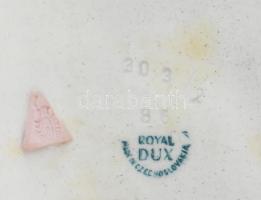 Royal Dux vadászkutya pár, terv: Hermann Schubert. Jelzéssel, hibátlan, mázrepedésekkel, 40x20x26 cm