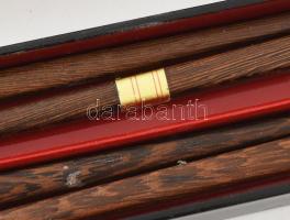 Japán evőpálcika szett, gyöngyházberakásos dobozban, h: 27 cm