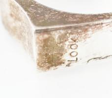 Ezüst(Ag) gyűrű "Look" felirattal, jelzett, méret: 58, nettó: 11,3 g