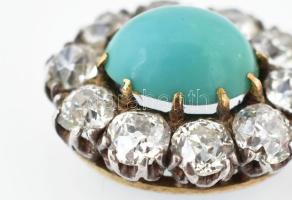 Arany (Au) 14 medál 10 db gyémánttal, középen türkizzel, jelzés nélkül, 1,5×1,3 cm, bruttó: 2,1 g