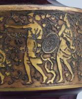 Moser jelzéssel lila váza, 12 lapra csiszolt, amazonokat prezentáló arany relieffel, hibátlan, m: 19...