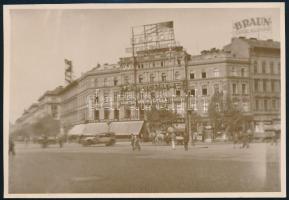 1933 Budapest az Oktogon reklámokkal autóval 18x12 cm