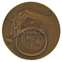 Kiss Nagy András (1930-1997) 1981. A Magyar Numizmatikai Társulat LXXX éves fennállásának emlékére bronz emlékérem (40mm) T:UNC