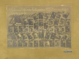 1921 A kolozsvári református kollégiumban 1920-21. évben végzett ifjak baráti emléke, nagyméretű tablófotó kartonon, a Dunky fivérek kolozsvári műterméből, a karton széle kissé sérült, kissé foltos, 38x25 cm (teljes méret: 53,5x43,5 cm)