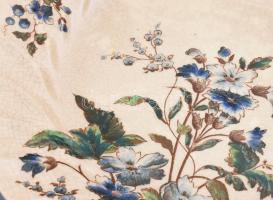 Fischer Ignác fajansz lapos és mély tányér . Össz 2 db. Máz alatti festés jelzett, kisebb sérülésekk...