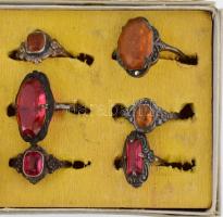 12 db ezüst (Ag) gyűrű ékszerész ügynök dobozban klf kövekkel