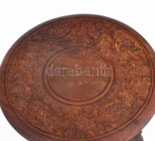 Faragott fa posztamens, összecsukható lábakkal, jó állapotban, d: 22,5 cm, m: 23 cm