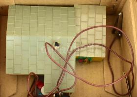 Modell vasút készlet Teljes felszerelés, sínek, trafó, tereptárgyak, 4 kocsi nagyrészt eredeti doboz...