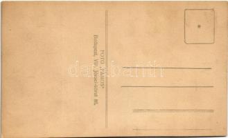 Budapest, levente fiú darutollas bocskai sapkában. Foto Famos photo (vágott / cut)