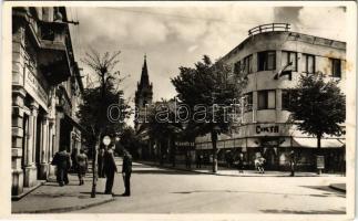 1944 Komárom, Komárno; Nádor utca, Első Magyar Általános Biztosító Társaság Főügynöksége, kávéház, Cikta üzlet, magyar zászló / street view, insurance company, café, shops, Hungarian flag (fl)