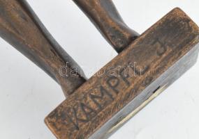 Kampfl József (1939-2020) anya gyermekekkel bronzírozott műgyanta. jelzett 30 cm