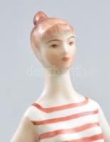 Zsolnay strandoló lány. Kézzel festett, jelzett, hibátlan 27 cm