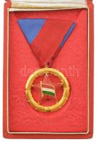1949. "A Magyar Népköztársasági Sport Érdemérem arany fokozata" zománcozott, aranyozott kitüntetés mellszalagon, eredeti tokban T:AU NMK 506.