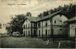 1930 Nagykáta, vasútállomás, autóbusz. Káló János kiadása (ragasztónyom / glue marks)